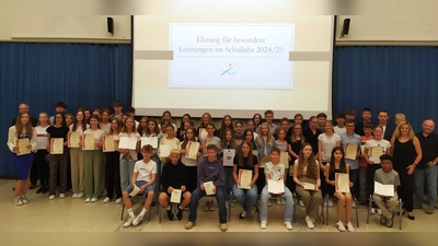 Ehrung für besondere Leistungen im SJ 2024/25 (Bild: Werner Dobmeier)