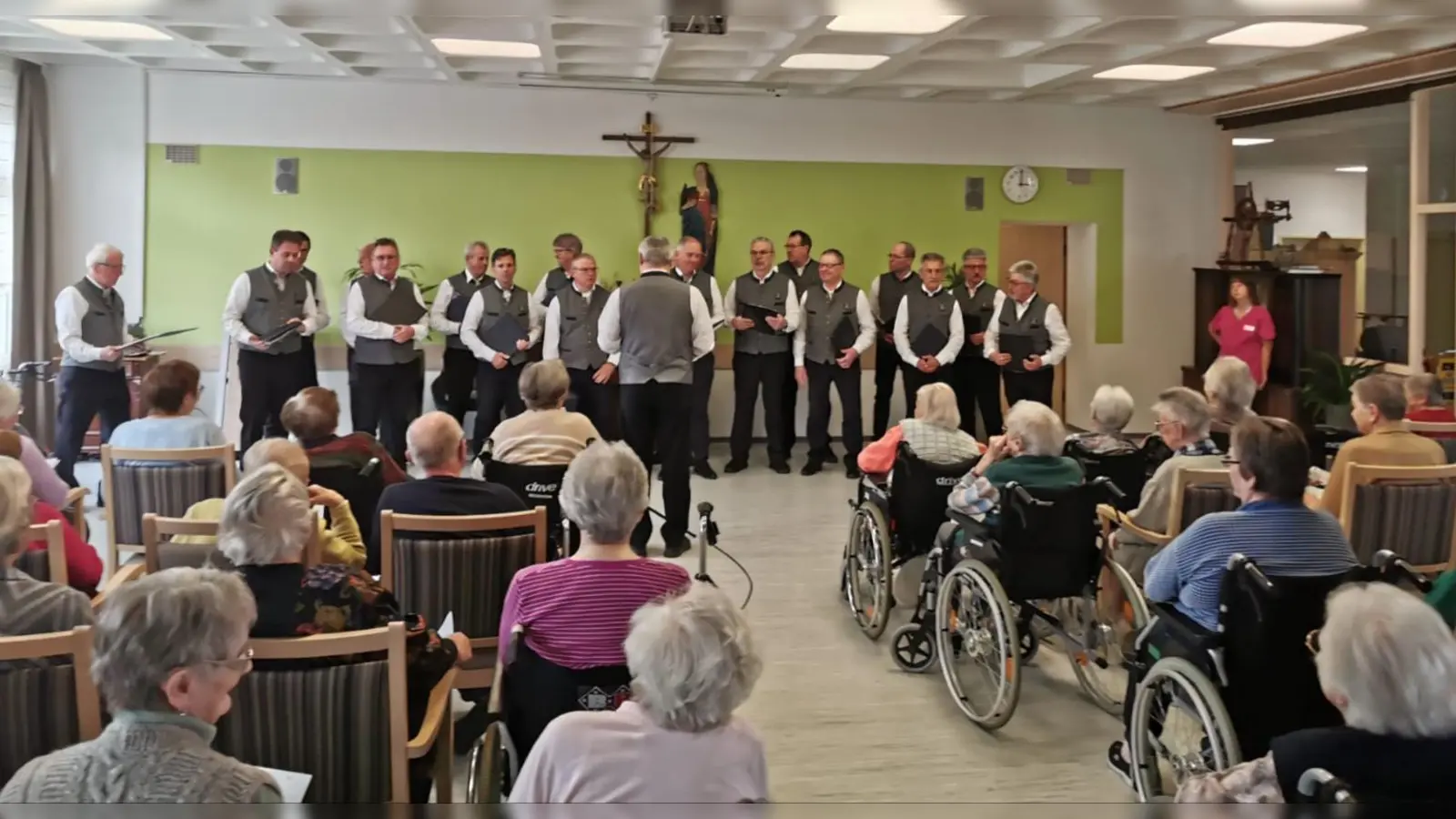 Der MGV im Seniorenheim St.Barbara. (Bild: Lorenz Geitner )