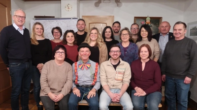 Vorstandschaft. Hinten v.l.n.r 1. Bgm Bernhard Lindner, Tania Ehbauer, Marion Metschl, Melanie Dotzler, Johannes List, Bianca Koppitz, Manuela Weiß, Christian Koppitz, Josefine Dirnhofer, Martin Siegert, Michaela Birner, HKA-Vorsitzender u. 2. Bgm. Georg Götz, Manfred Prifling; Vorne v.l.n.r Anita Mattner, Heribert Urbanek, Sascha Hentschke, Simone Dotzler  (Bild: Heribert Urbanek)