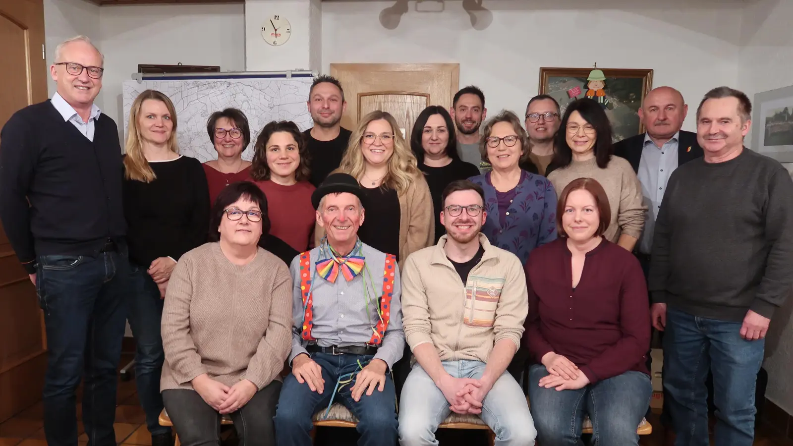 Vorstandschaft. Hinten v.l.n.r 1. Bgm Bernhard Lindner, Tania Ehbauer, Marion Metschl, Melanie Dotzler, Johannes List, Bianca Koppitz, Manuela Weiß, Christian Koppitz, Josefine Dirnhofer, Martin Siegert, Michaela Birner, HKA-Vorsitzender u. 2. Bgm. Georg Götz, Manfred Prifling; Vorne v.l.n.r Anita Mattner, Heribert Urbanek, Sascha Hentschke, Simone Dotzler  (Bild: Heribert Urbanek)