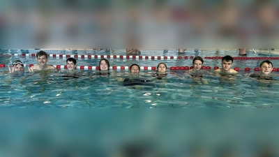 Erfolgreich nahm das Team aus der Schule am Kleefeld im HPZ Irchenrieth am Bezirksturnier im Schwimmen in Mitterteich teil, beim Ausdauerwettbewerb verteidigten die Irchenriether den Bezirkstitel. (Bild: Albert Gruber)
