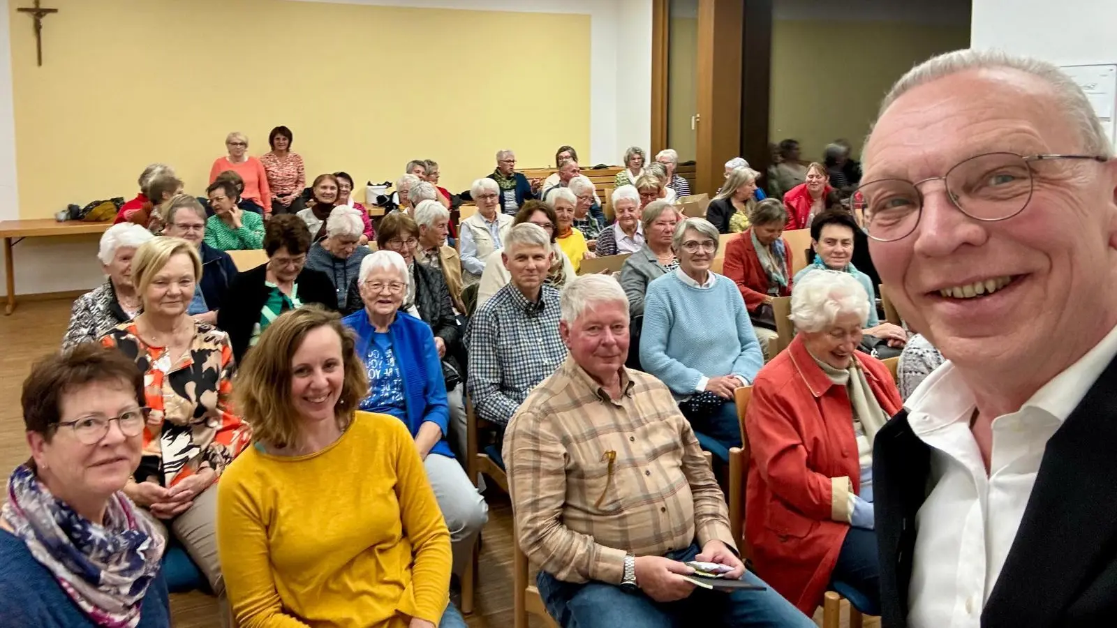 Apotheker Thomas Wittleben referierte beim Frauenbund Schwarzenfeld (Bild: Sieglinde Norgauer)