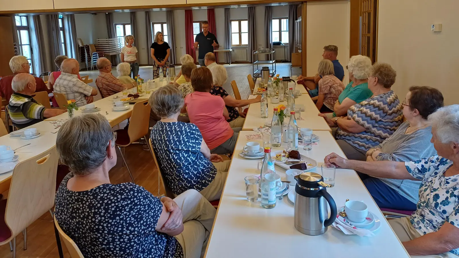 Die BRK-Tagespflege stellt sich beim Seniorenkreis vor. (Bild: Sonja Schecklmann )