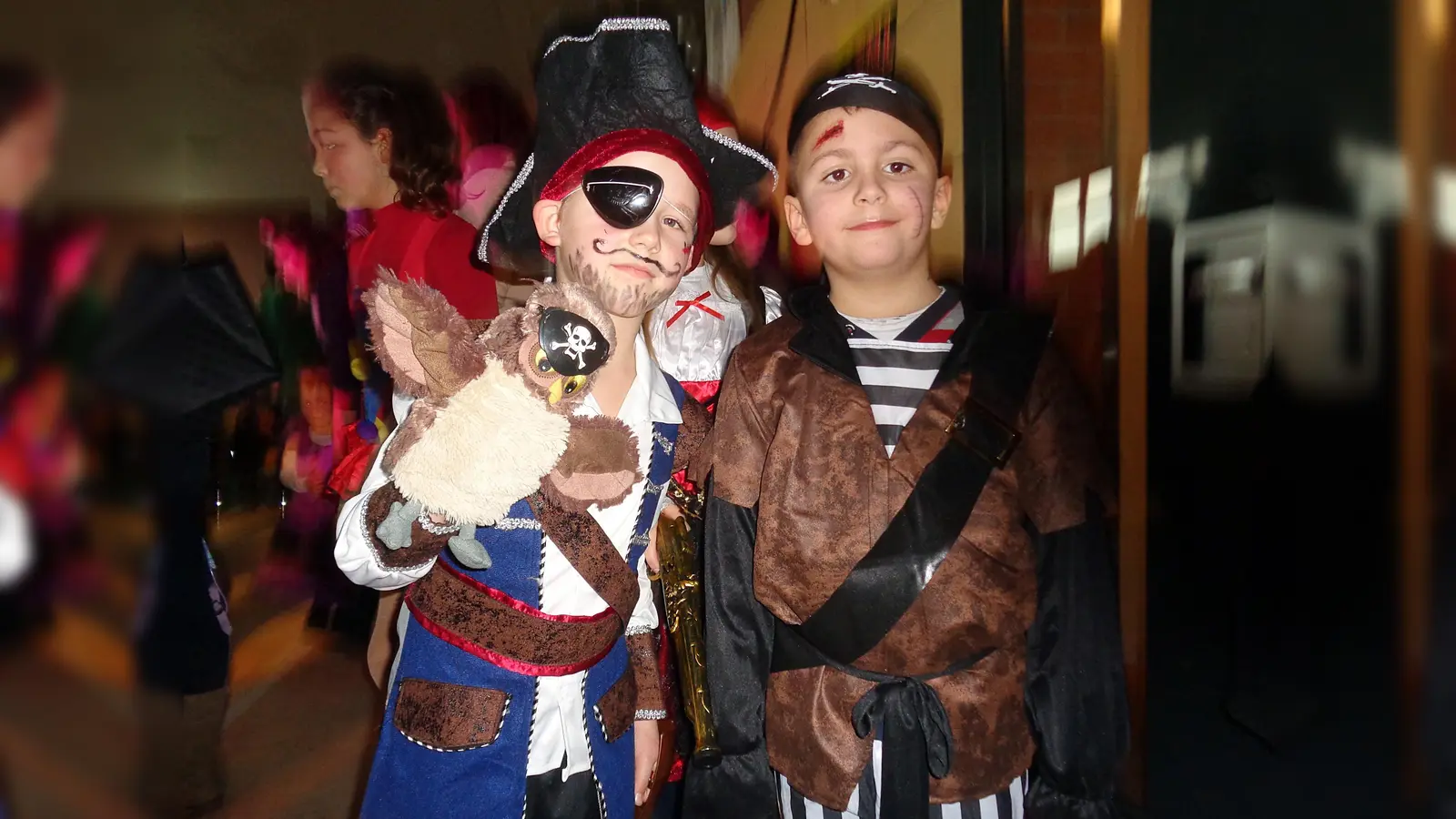 Ludwig und Luca freuen sich schon auf den bevorstehenden Kinderfasching (Bild: Peter Gattaut)