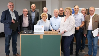 Die Jury-Mitglieder (von links): Richard Tischler, Waldemar Huber, Thomas Rinner, Ria Achhammer, Werner Heß, Johann Fischer. Uli Götz, Claudia Mendel, Martin Abt, Xaver Wendl und Helmut Hey. Bild: Rudolf Hirsch (Bild: Rudi Hirsch )