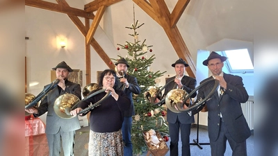 Kaibitzer Schloßbläser, rechts Hornmeister Ely Eibisch. (Bild: Pauline Bäumler)