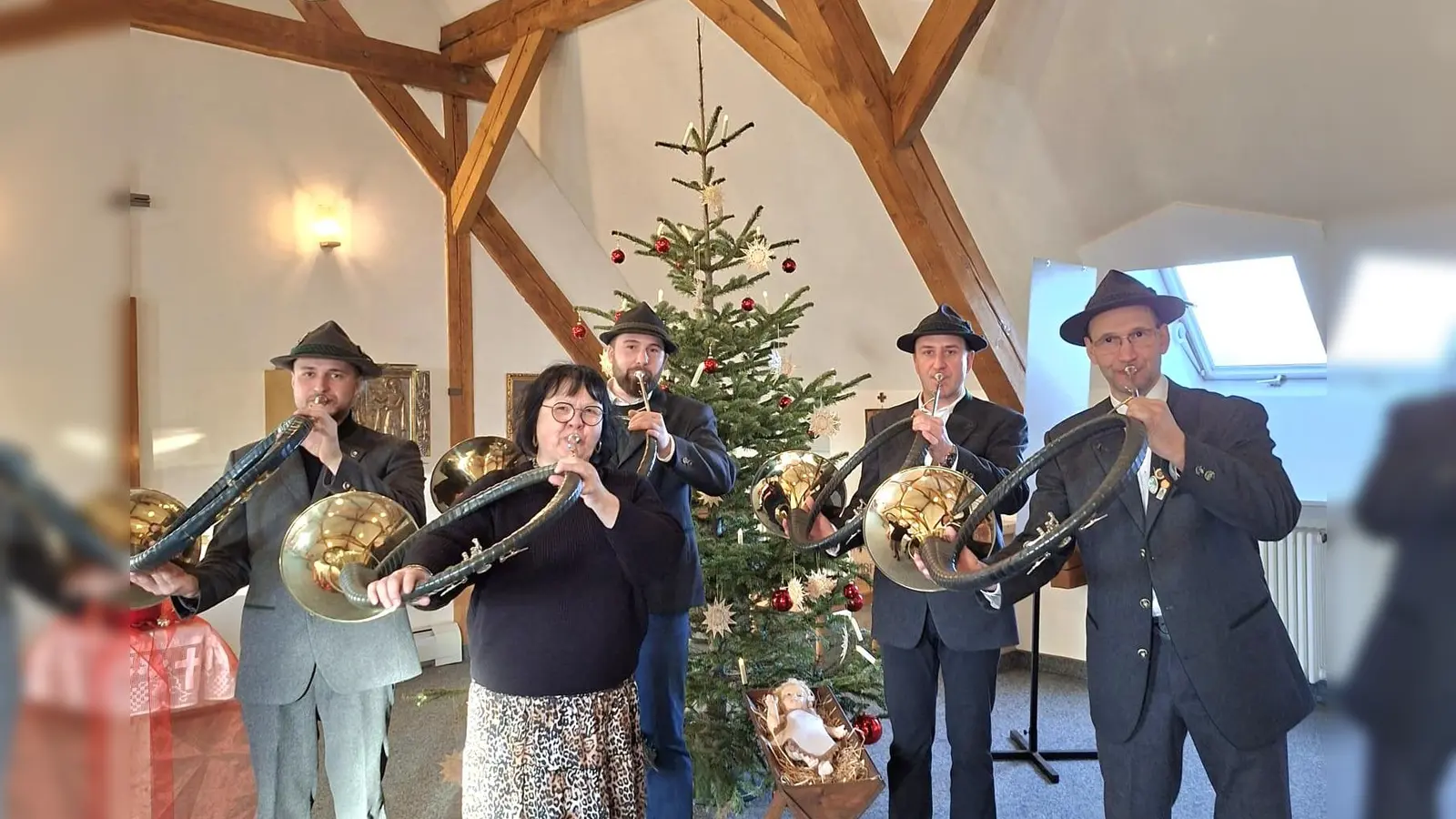 Kaibitzer Schloßbläser, rechts Hornmeister Ely Eibisch. (Bild: Pauline Bäumler)