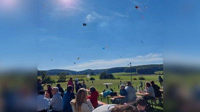 Viele bunte Drachen werden zu sehen sein (Bild: Peter Ostermann)