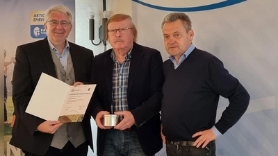 Ehrung von Harald Holzinger. (Bild: Christian Fuchs)