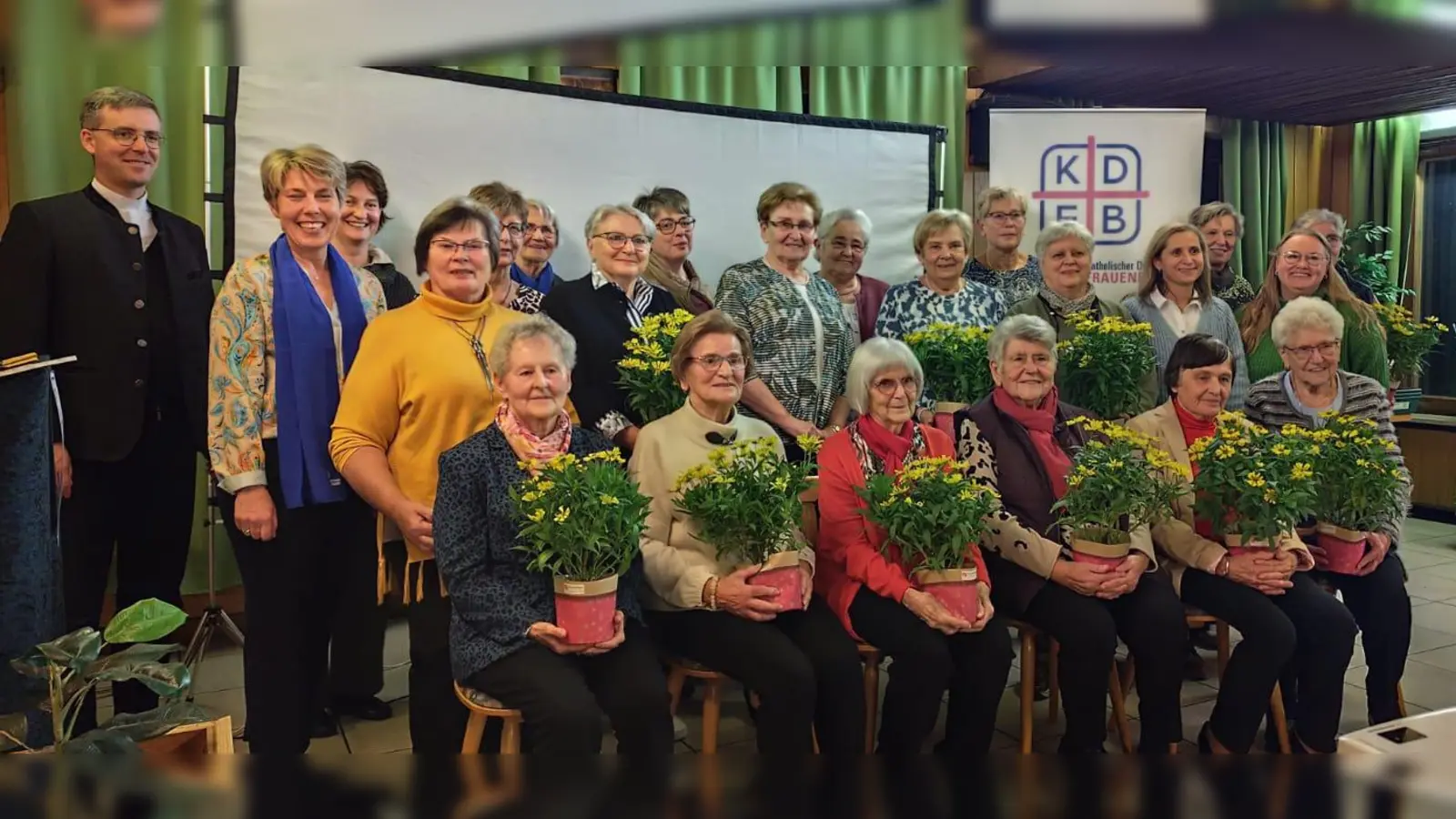 Geehrte mit Vorstandschaft (Bild: Kerstin Aichinger)