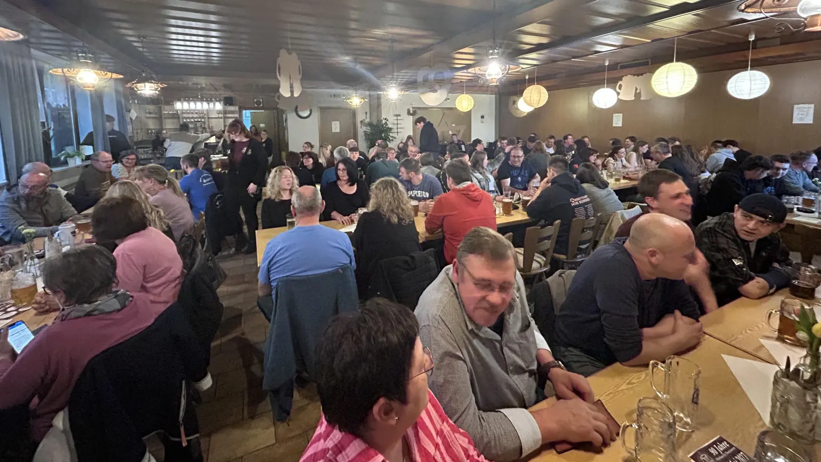 Sehr gute besucht war der Zoiglabend der Festdamen der Blaskapelle Thanhausen (Bild: Roland Heldwein)