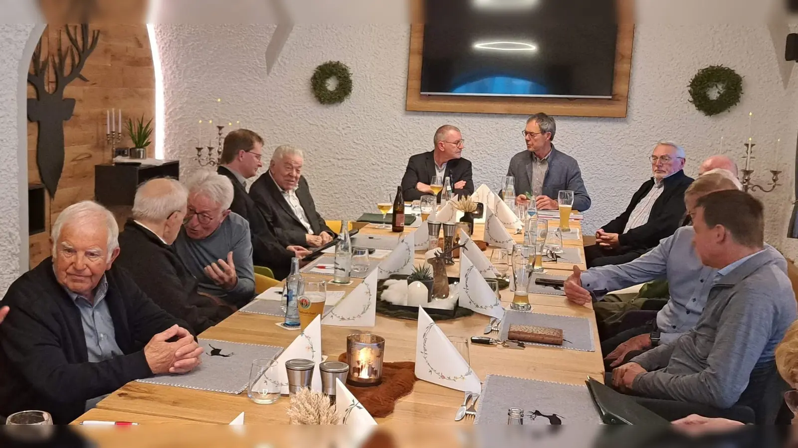 Mitglieder des Fördervereins, Stirnseite links Stadtpfarrer Dr. Thomas Vogl, rechts Stellv. Vorsitzender Willi Prechtl (Bild: Johannes Röttges)