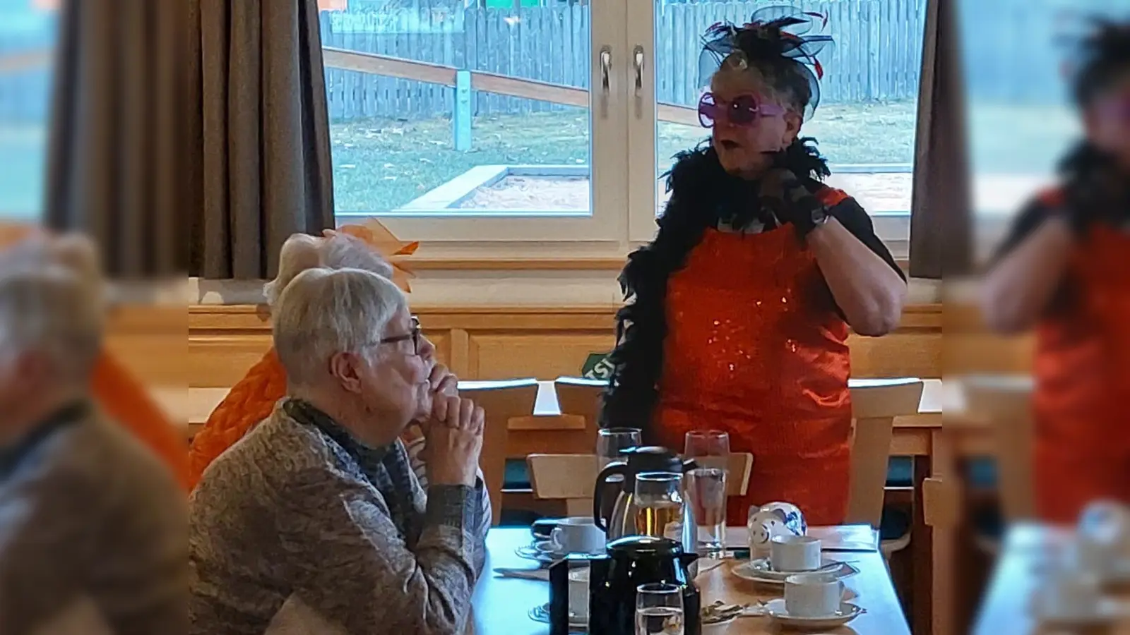 Edeltraud Frank sorgte für Lachtränen bei den Senioren.  (Bild: Egon Böhm)