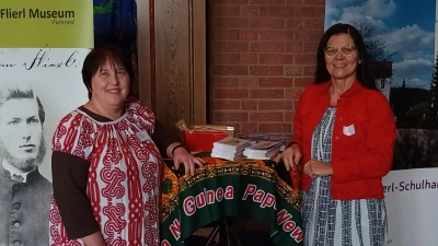 Doris Maderer und Gerda Stollner in der Stadthalle in Vohenstrauß (Bild: Gerda Stollner)
