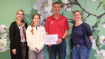  v.l. Christine Heimburger, Kinderpalliativteam; Luisa Wagner und Stefan Poser von „We love music“; Dr. Sonja Gromer, Kinderpalliativteam Ostbayern. (Bild: Sandra Dietl)
