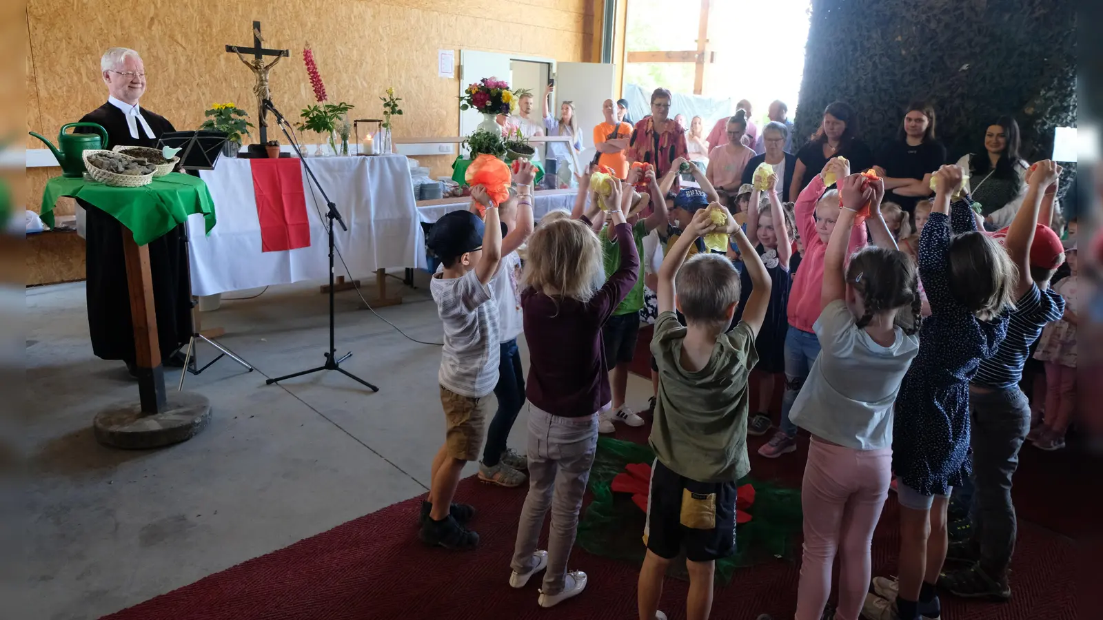 Auch in diesem Jahr muss das Gemeinde- und Kindergartenfest der evangelischen Kirchengemeinde St. Johannes Baptista verlegt werden. Am Sonntag ist es das Zentrums des Kleintierzuchtvereins in der Plößberger Straße, wo Kleintierhalle und freies Gelände der große Festplatz sein werden. (Bild: Fred Lehner)