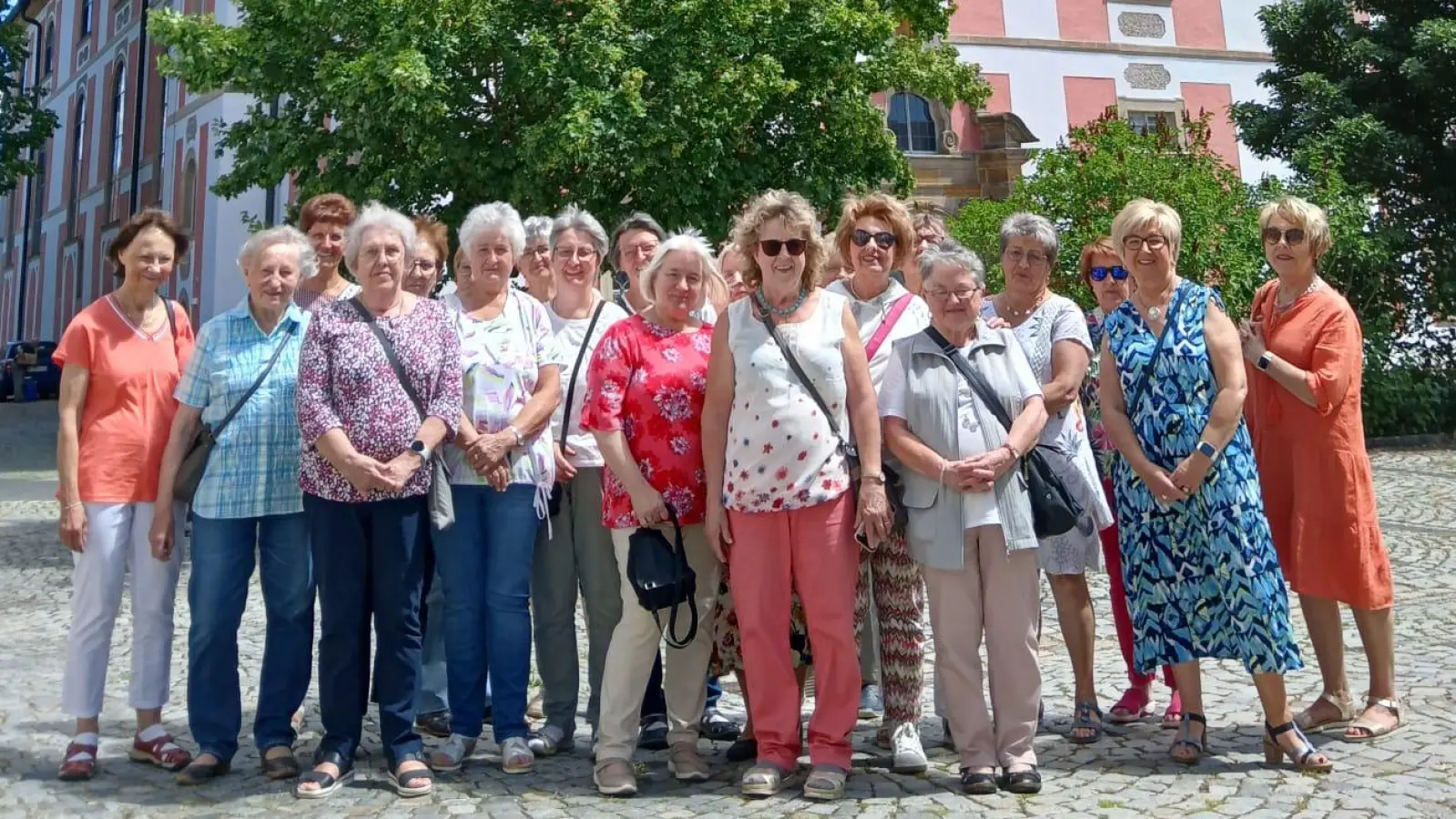 auf dem Bild sind die Teilnehmer des Ausflugs zum Kloster Speinshart  (Bild: Alexander Hörl)