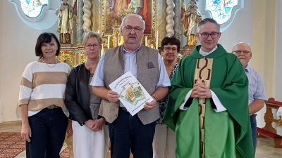 Spendenübergaben an Herbert Putzer von der Kinderkrebshilfe Oberpfalz Nord e.V. (Bild: Claudia Schreier)