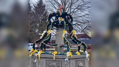 Osterbrunnen beim Pfarrheim in Waldthurn (Bild: Roman Bauer)