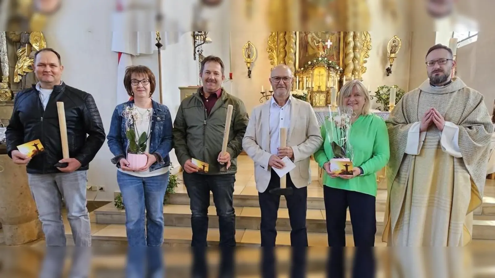 V.l.n.r. Slavomir Stachowiak, Manuela Popp, Christian Graml, Siegfried Scharf, Christine Ebert und Pfarrer Johannes Arweck. (Bild: Bernhard Lutter)