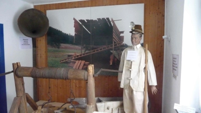 Unser Bild zeigt das in der ehemaligen „Neukirchener Ockerstube“ im denkwürdigen Anwesen des ehemaligen Grubenunternehmers Johann Rösch ausgestellte Original eines Farberdebergwerks. (Bild: Walter Schraml)