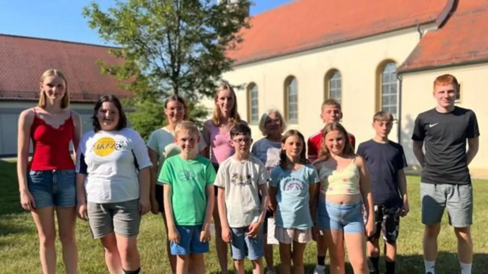 Die Freihunger Ministranten mit der langjährigen Betreuerin Irmi Harrer. (Bild: Karin Eglmeier)