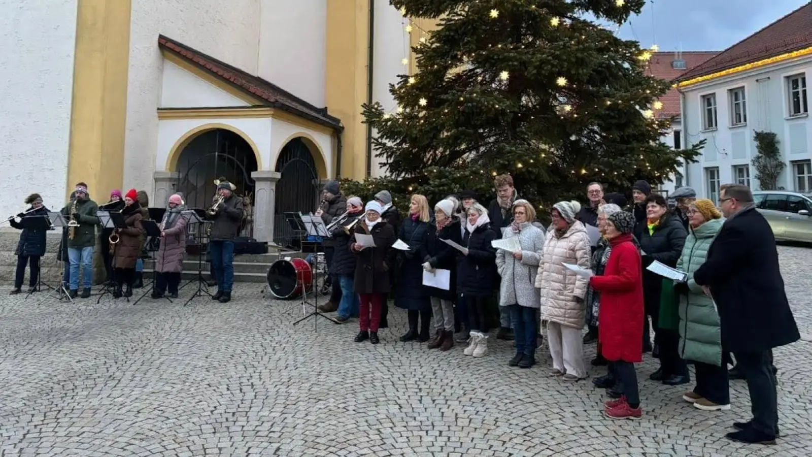 Stadtkapelle mit Kirchenchor. (Bild: Tobias Kraus)