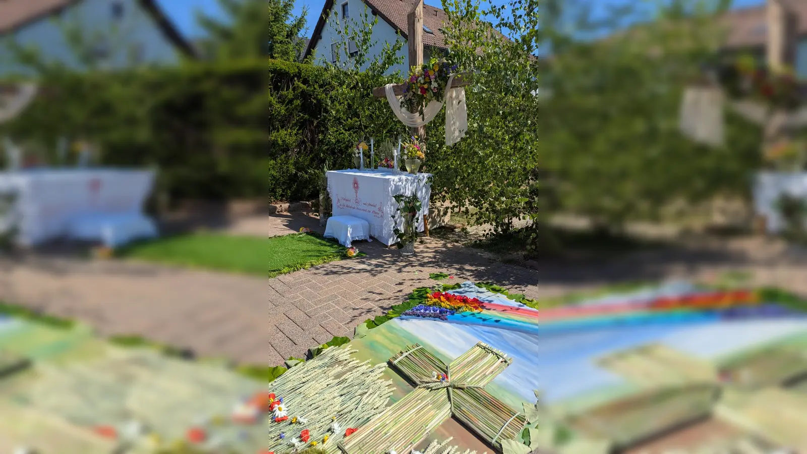 Am traumhaft schönen Altar der Frauenbundfrauen mit den regenbogenfarbenen Blumen hätte mancher Betrachter gern die Zeit angehalten. (Bild: Florian König)