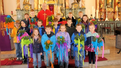 Die Erstkommunionkinder beteiligten sich an der feierlichen Prozession. (Bild: Johann Bauer)