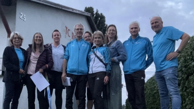 Von rechts: Reinhard Weber, stv. Abt. Leitung Peter Deml, Beate Kellner, Silvia Deml, Tina Nentwig, Wolfgang Rösch, Sandra Neubauer, Silvia Frenzel und Annette Weber. (Bild: Reinhard Weber)