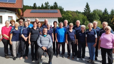 Teilnehmer vom letztjährigen Ausflug in den Bayerischen Wald mit den Wirtsleuten (Bild: Wolfgang Graser)