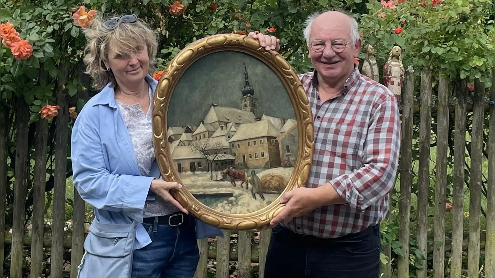 Übergabe durch Frau Gabi Enßner an den Heimatpflegebund Pressath (Bild: Eckhard Bodner)