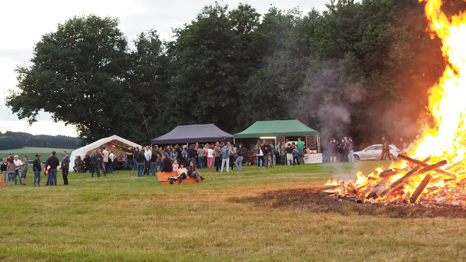 Joahnnisfeuer KLJB Waldthurn in Albersrieth am Maienberg (Bild: Dorothee Pleyer)