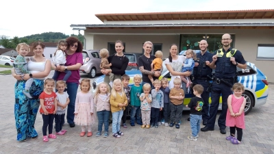 Einen außergewöhnlichen Besuch erlebten Kinder und Eltern der Kindertagesstätte St. Jakob Ensdorf (Bild: Lothar Trager)
