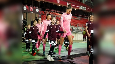 Die TSV Mädels Annika Kellermann, Franzi Buhr und Mia Rösch diesmal im Einsatz im Club Trikot. (Bild: Florian Warziwoda)