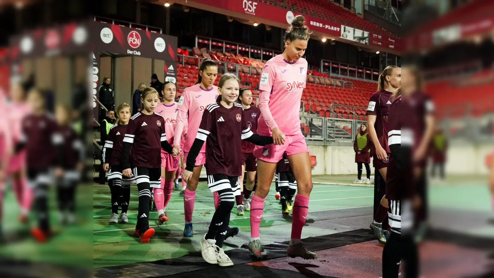 Die TSV Mädels Annika Kellermann, Franzi Buhr und Mia Rösch diesmal im Einsatz im Club Trikot. (Bild: Florian Warziwoda)