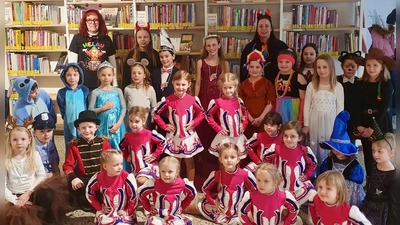 Fasching in der Stadtbücherei Mitterteich. (Bild: Silke Psarski)