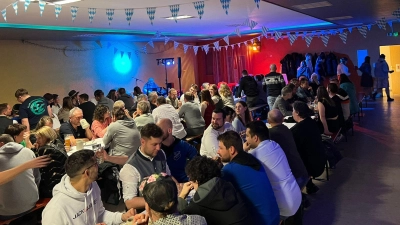 Der Sportheimsaal war bis auf den letzten Platz belegt. (Bild: Fabian Bäumler)