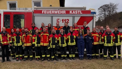 Bild von links nach rechts: KBM Alois Schindler, Sophia Miedel, Christian Merkl, Florian Merkl, Christoph Baumann, Thorsten Lottes, Theresa Frank, Anna-Lena Frank, Andreas Ackermann, Kristina Ohlinger, Jonas Hoffmann, Sebastian Dötsch, Lukas Hoffmann, Magdalena Zeitler, Nina Dumler, Theresia Kroher, Sophia Schultes, Fabian Dumler, Christina Murr, Dominik Kugler, Christoph Dumler, Matthias Reger, Dominik Schiml, Lukas Vogel.  (Bild: Theresa Frank)