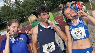 Die Leichtathleten des TV Burglengenfeld Isabella Maier, Fabian Störzer, Mara Heller und Theresa Marek erkämpften alle eine Medaille. (Bild: Franz Pretzl)