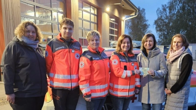 Das Team vom HvO Haidenaabtal freut sich über die Spende des Erntedankteams (Bild: Melanie Grasser)
