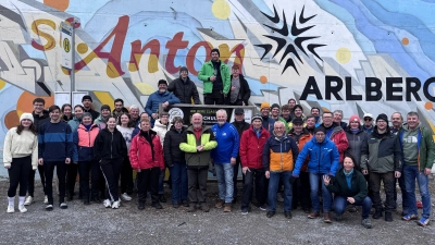 Gruppenbild Teilnehmer der Skifahrt des Sport Klub Fürnried (Bild: Jochen Kellner-Bodendörfer)
