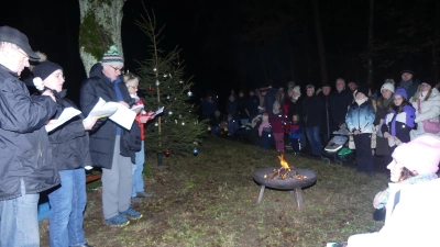 Zur Waldweihnacht gehörte der Wunsch: „Mögest du Freunde haben, die zu dir stehen”.  (Bild: Walther Hermann)