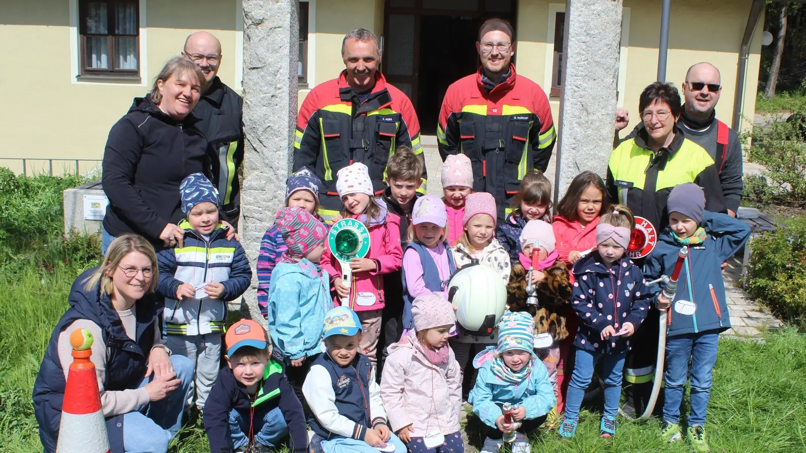 Die Kinder des Kinderhauses Sankt Josef waren mit Begeisterung beim Erlebnistag der Feuerwehr dabei. (Bild: Josef Söllner )