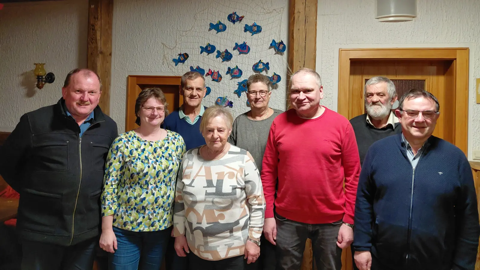 Im Bild von links nach rechts, Karl Stier, Sonja Stelzl, Hubert Häring, Edeltraud Härtl, Waltraud Fichtner, Markus Fichtner, Hans Häring, Stadtpfarrer und Kolpingpräses Konrad Amschl. (Bild: Verena Völkl)