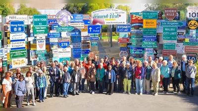 Gruppenbild im Fernweh-Park Oberkotzau (Bild: Klaus Beer)