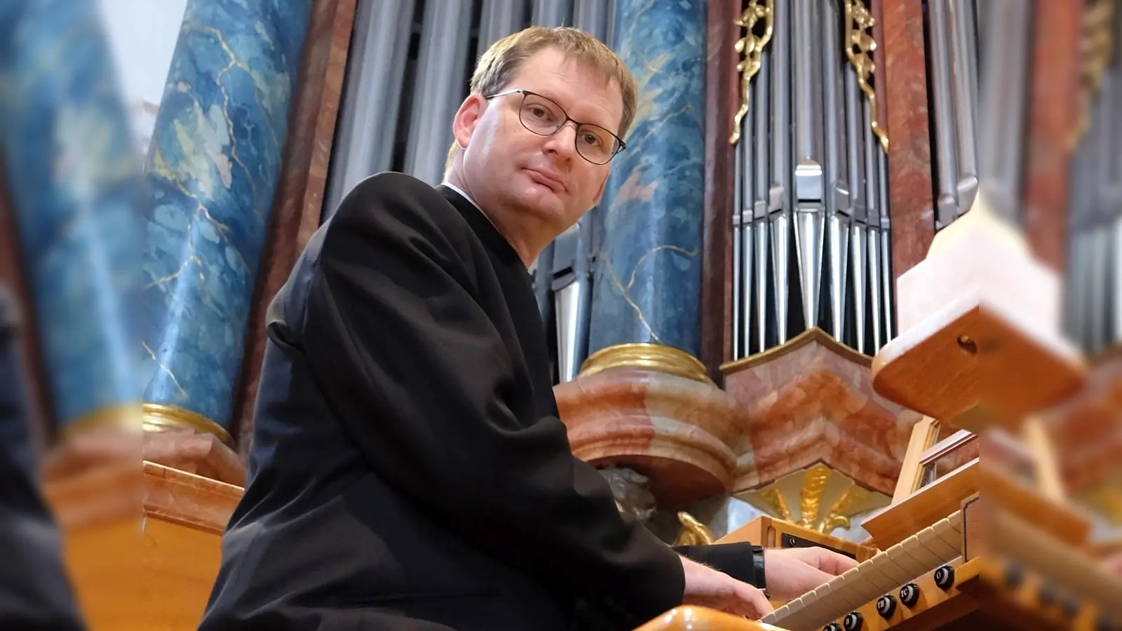 Andreas Sagstetter an der Orgel. (Bild: Klaus Schoefl)