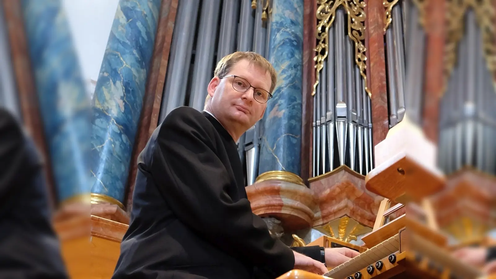 Andreas Sagstetter an der Orgel. (Bild: Klaus Schoefl)