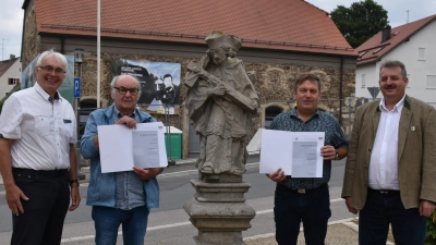 von links nach rechts: 2.Bürgermeister Andreas Hopfner, Karl Treiber, Jörg Wurm, Bürgermeister Reinhard Kreuzer (Bild: Nicole Rochelt)