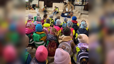 Der Aufenthalt in der Basilika war für die Kinder sehr interessant. (Bild: Matthias Walk)